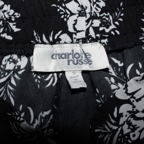 Black and white flower shorts - Picture 1 of 3